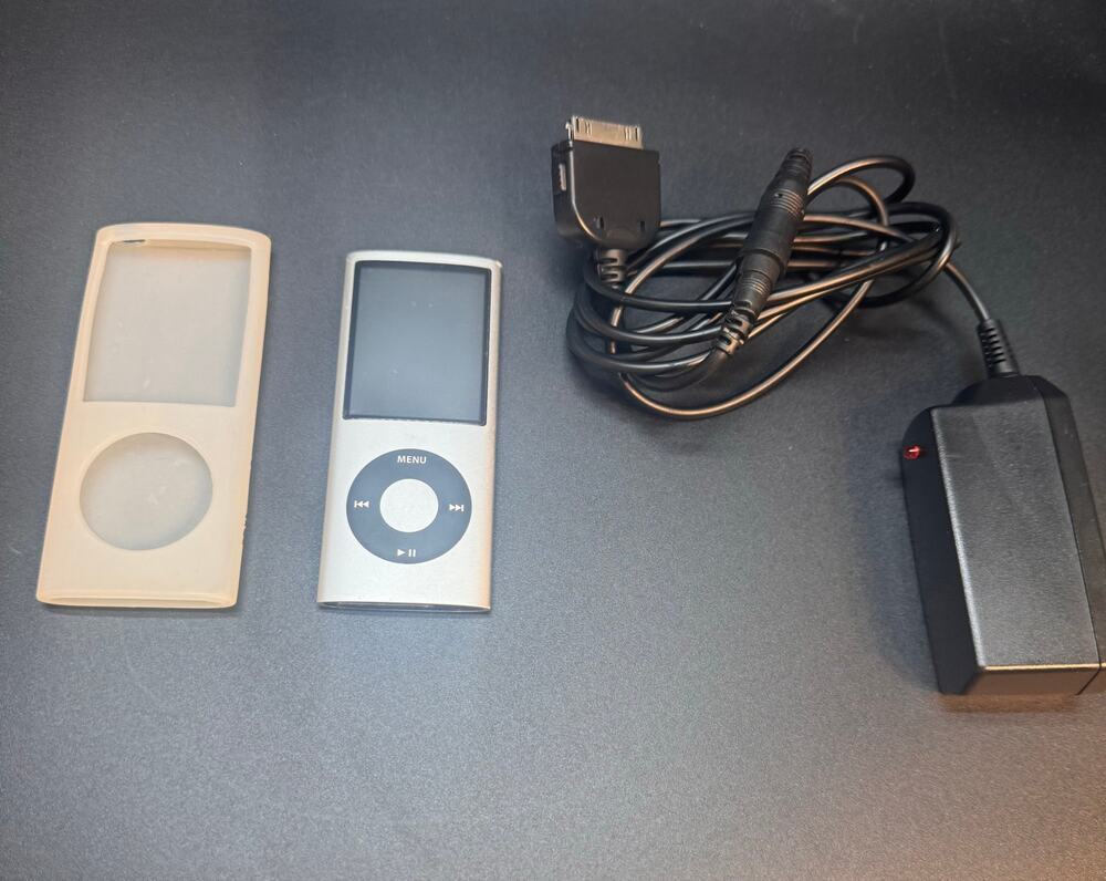 Apple iPod Nano 8GB model A1285 - works perfect